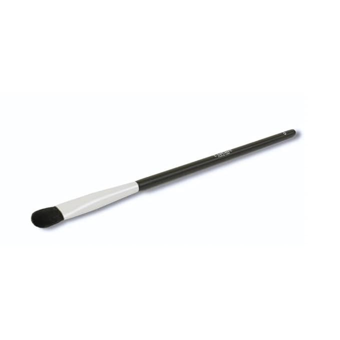 T.LeClerc Flat Brush 04 for Eyeshadows – Professional Makeup Brush for Precise Application – Soft Synthetic Bristles for Smooth Finish-Velvo Beauty