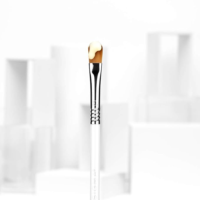 Sigma Beauty S20 Eye Cream Skincare Brush – Skincare Tool for Applying Skincare Products to Face and Skin, Gentle Eye Cream Brush Applicator for Eye Creams and Eye Makeup Primer (1 Pc)-Velvo Beauty