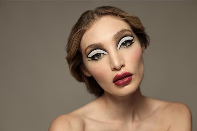 15 Colors Eyeshadow Palette | Versatile Range for Unlimited Eye Looks. (Vintage)-Velvo Beauty