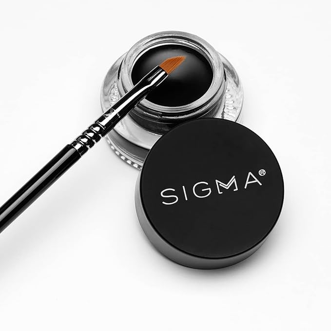 Sigma Beauty Professional E06 Eye Liner Brush – Fine Angled Eyeliner Brush with Pointed Tip for Meticulously Applying Gel and Liquid Eyeliner, For Cat Eyeliner & Winged Liner (1 Brush)-Velvo Beauty