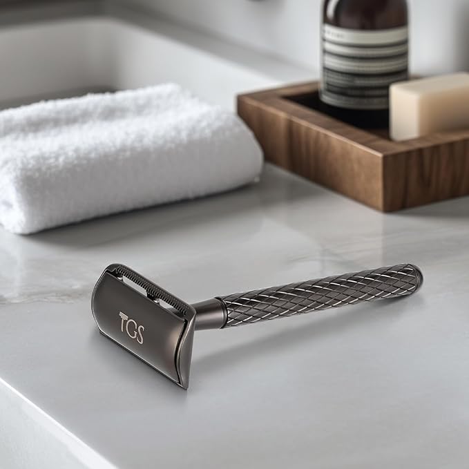 Single Blade Safety Razor for Men with Silicone Cover & 10 Blades Double Edge Safety Razor for Travel Metal Eco-Friendly Reusable Razor for Shaving (Matte Black)-Velvo Beauty