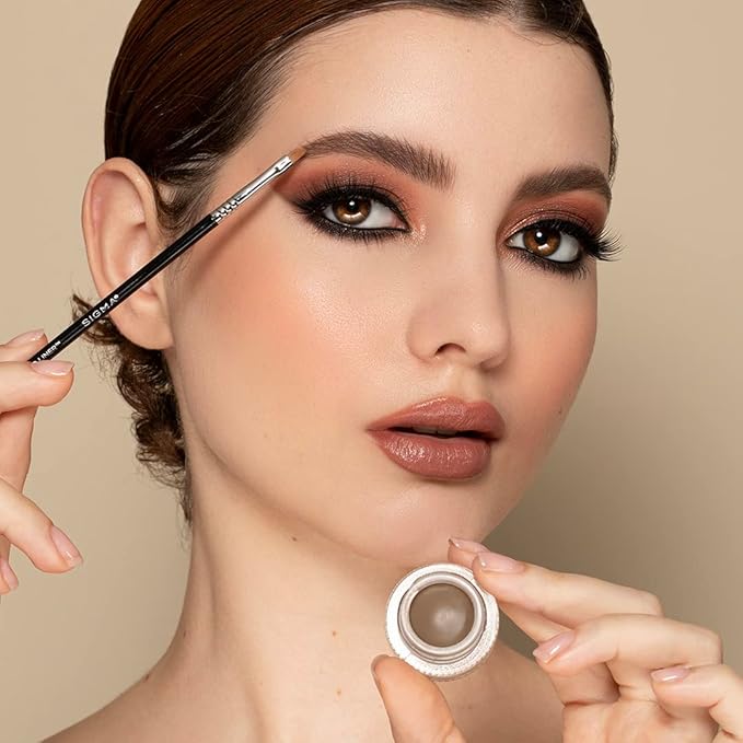 Sigma Beauty Professional E06 Eye Liner Brush – Fine Angled Eyeliner Brush with Pointed Tip for Meticulously Applying Gel and Liquid Eyeliner, For Cat Eyeliner & Winged Liner (1 Brush)-Velvo Beauty