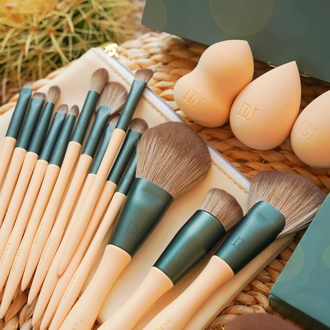 DUcare Makeup Brushes 14Pcs with 3Pcs Makeup Spong & Cosmetic Bag - Lime Mojito Series Makeup Brush Set for Foundation Blending Face Powder Blush Concealers Eye Shadows-Velvo Beauty
