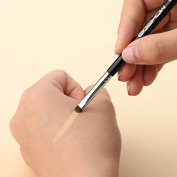 EIGSHOW Concealer Brush, Detail Shader Makeup Brush for Blending Eyeshadow, Concealing Small Blemishes and Imperfections - Precision Application (E867)-Velvo Beauty