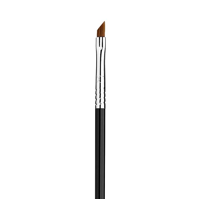 Sigma Beauty Professional E06 Eye Liner Brush – Fine Angled Eyeliner Brush with Pointed Tip for Meticulously Applying Gel and Liquid Eyeliner, For Cat Eyeliner & Winged Liner (1 Brush)-Velvo Beauty