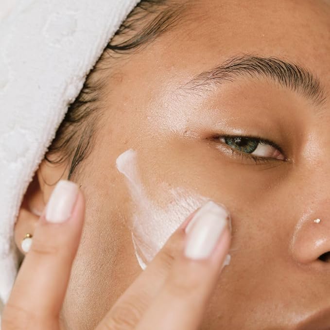 Retinol Face and Undereye Cream with Hyaluronic Acid, Niacinamide & Green Tea 0.5 oz-Velvo Beauty