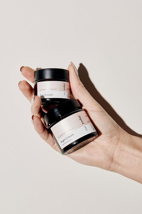 Women's Daily Eye Cream, 20ml, Nourish and Hydrate with Vitamin B3 and B5, Ginseng and Cranberry, Natural Ingredients, Vegan-Velvo Beauty