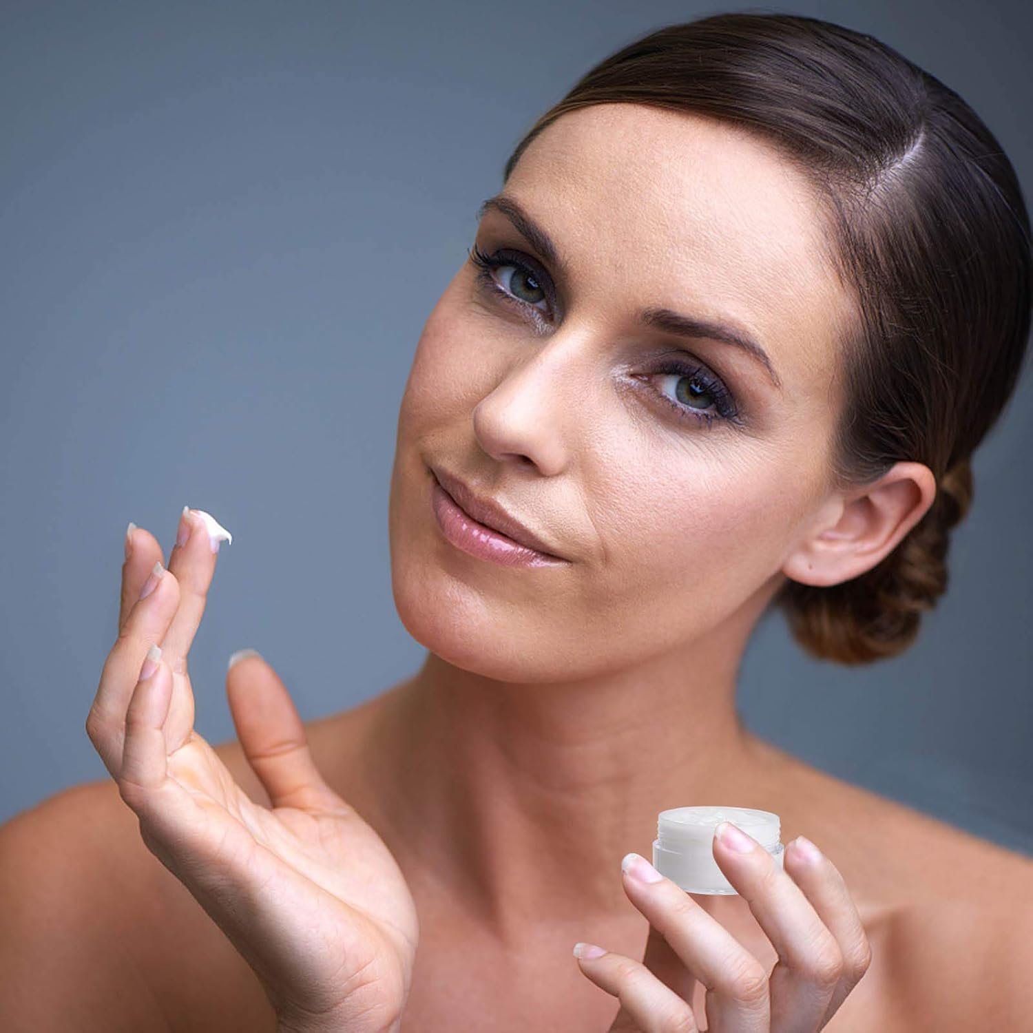 Refillable Cosmetic Sample Jars - 100 Pack 10g (0.35oz) Purple Small Travel Containers with Lids + 10 Mini Makeup Spatulas - BPA Free-Velvo Beauty