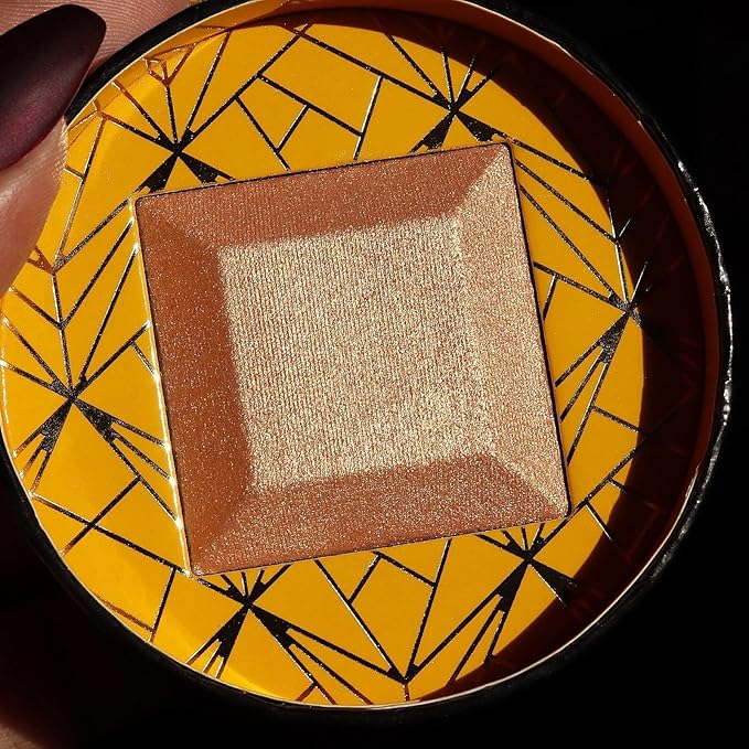 Juvia's Place Highlighter Heroine Glow I - Highlighter Powder, Baked Highlighter, Shimmer Highlighter Makeup, Long-Wearing & Illuminating Cheek Highlighter - Suitable for all skin tones-Velvo Beauty