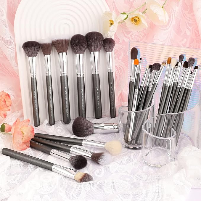 Docolor Professional Makeup Brush Set 29Pcs Makeup Brushes Valentines Day Gifts Premium Goat Synthetic Fiber Foundation Face Powder Blush Concealer Eyeshadows Make Up Brushes with PU Leather Case-Velvo Beauty