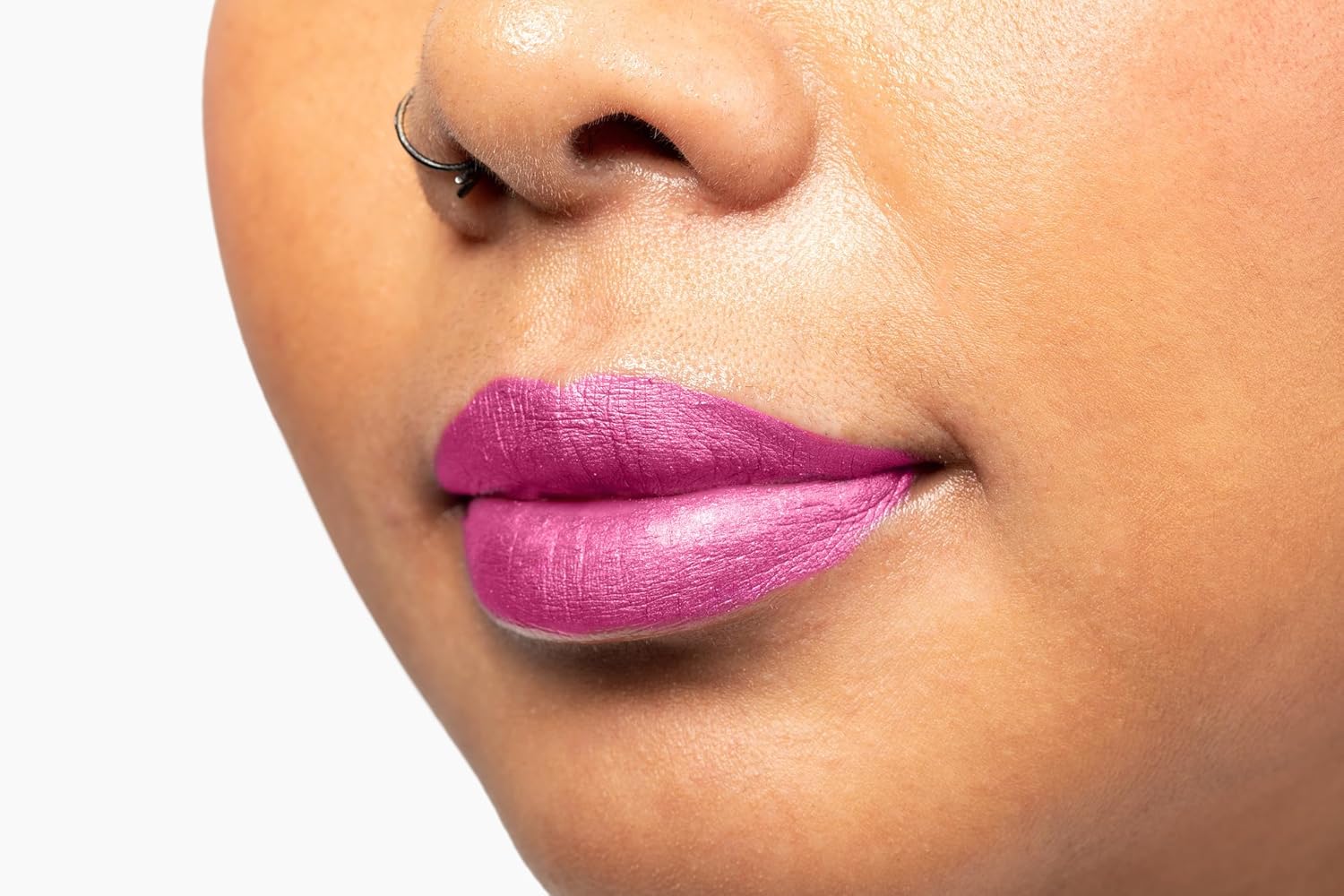 Aromi Metallic Liquid Lipstick | Long-lasting, Fuchsia, Pink Lip Color with Shimmery Finish, Waterproof, Vegan, Cruelty-free, Gluten Free (Moody Magenta)-Velvo Beauty