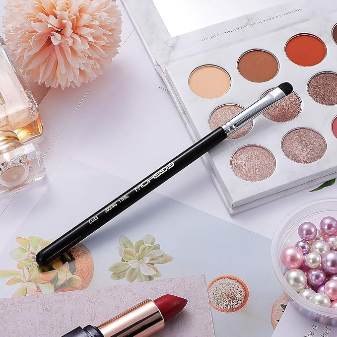 Curved Smudge Eyeshadow Brush, EIGSHOW Small Round Top Blending Eye Shadow with Synthetic Bristles for Smokey Cat Eye Makeup (E832)-Velvo Beauty
