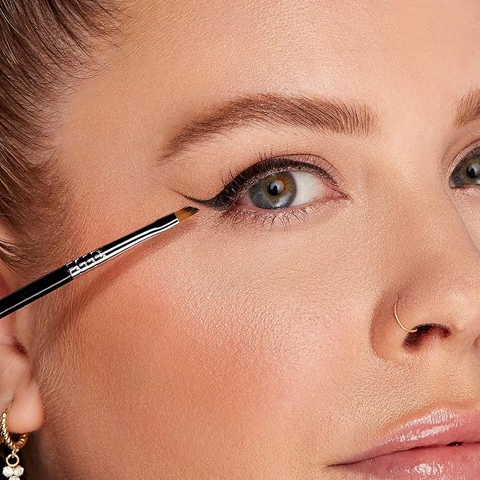 Sigma Beauty Professional E06 Eye Liner Brush – Fine Angled Eyeliner Brush with Pointed Tip for Meticulously Applying Gel and Liquid Eyeliner, For Cat Eyeliner & Winged Liner (1 Brush)-Velvo Beauty