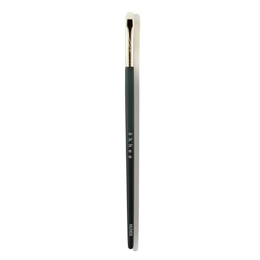 [SOO ADOR] okhee Eyeline Smudge Brush NUN 06 - Perfect for Creating Smoky Eyes and Diffused Eyeliner | Designed by K-Pop Makeup Artist Seo Ok | Makeup Brush Eye Brush-Velvo Beauty