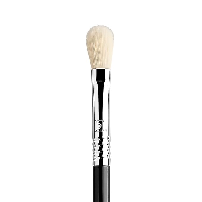 Sigma Beauty Professional E25 Max Eyeshadow Blending Brush – Professional Eyeshadow Brush for Seamless Eyeshadow Blending, Softens Dramatic Edges & Harsh Lines for a Well Blended Effect (1 Brush)-Velvo Beauty