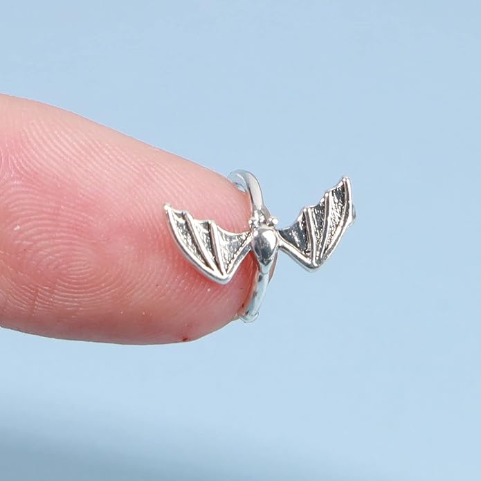 Gothic Bat Cuff Earrings Gold Bat Ear Cuffs Non Pierced Earrings Punk Animal Earrings Cool Vampire Earrings Jewelry for Women and Girls Gifts-Velvo Beauty