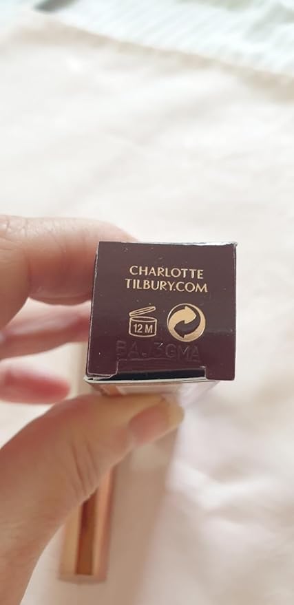 Charlotte Tilbury Hollywood Contour Wand Light-Medium-Velvo Beauty