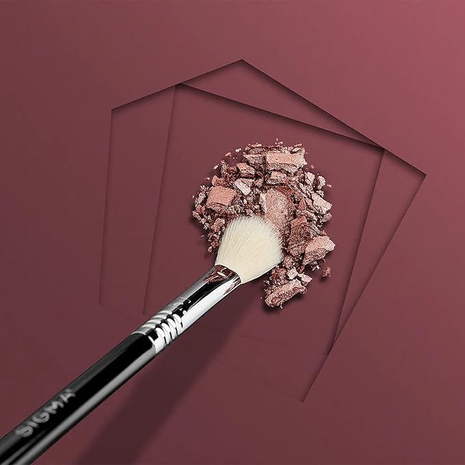 Sigma Beauty Professional E25 Max Eyeshadow Blending Brush – Professional Eyeshadow Brush for Seamless Eyeshadow Blending, Softens Dramatic Edges & Harsh Lines for a Well Blended Effect (1 Brush)-Velvo Beauty