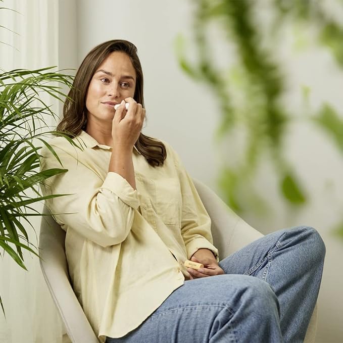 Weleda Everon Lip Balm, Soin Des Levres - 0.17 Oz, White-Velvo Beauty