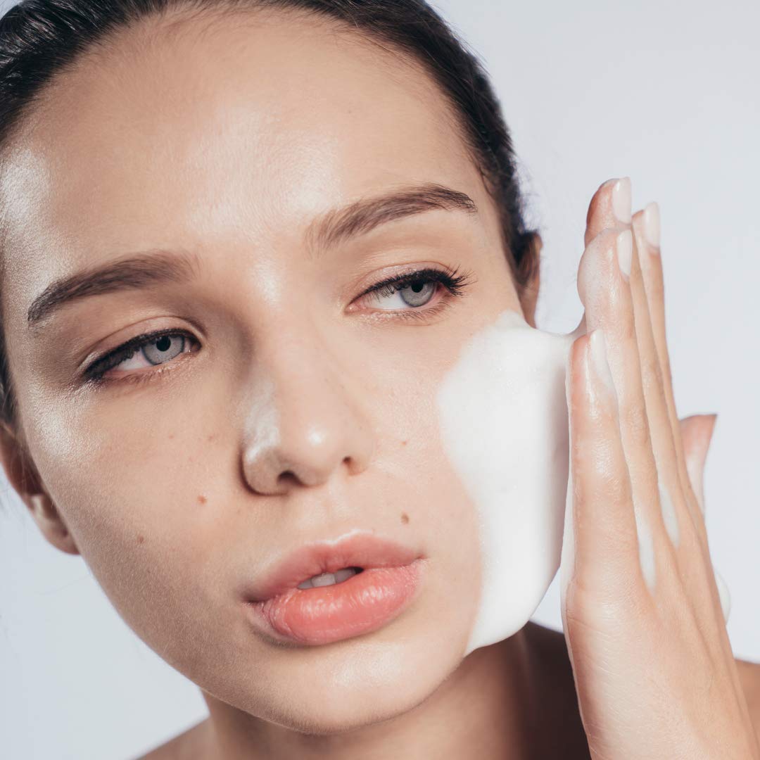 Snow Fox Cooling Foam Cleanser with Organic Aloe Vera Juice, 150 ml-Velvo Beauty