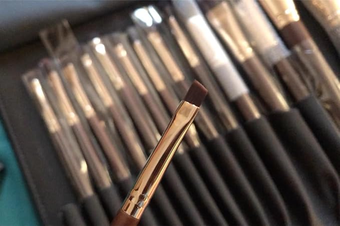 Professional makeup brush set with makeup bag. Includes Brushes for Contouring, Highlighting, Eyeshadow, Foundation & More. 15 Pcs Wool makeup brush-Velvo Beauty