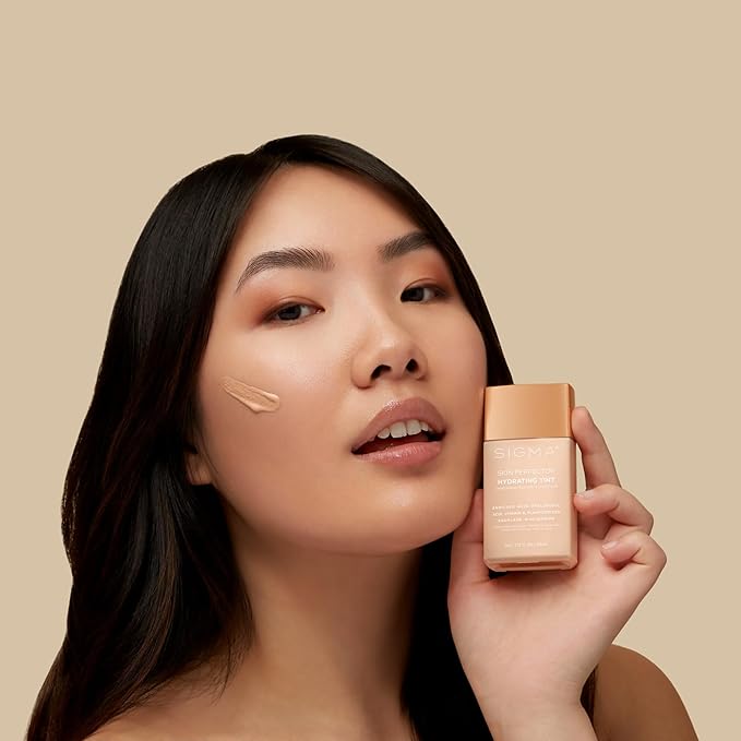 Sigma Beauty Skin Perfector – Hydrating Skin Tint Foundation for Lightweight, Buildable Coverage, With Hyaluronic Acid, Niacinamide Serum, and More (3 Medium Golden Tint, 1.12oz)-Velvo Beauty