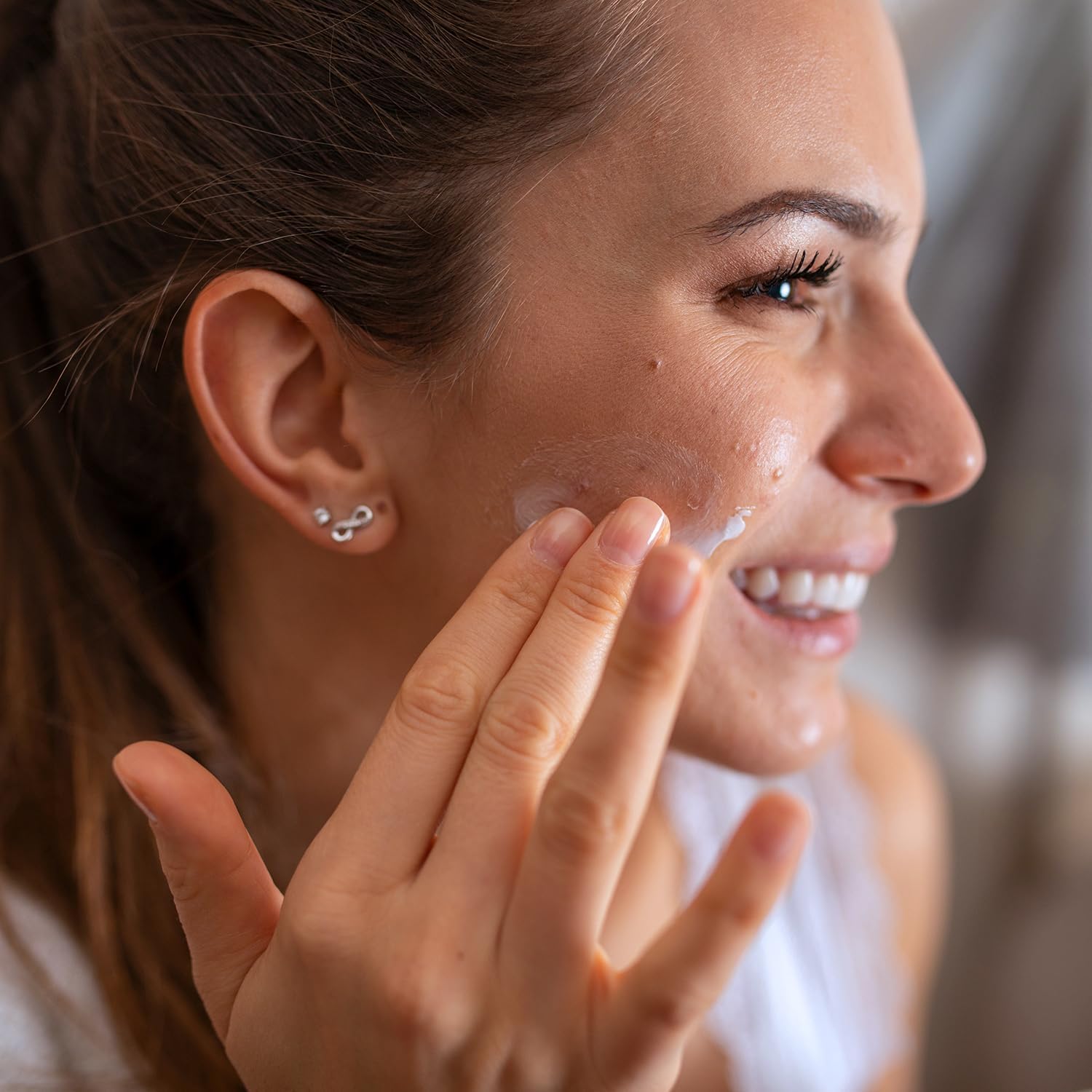 Amazon Basics Moisturizing Water Gel, 1.7 Ounces, 1-Pack-Velvo Beauty