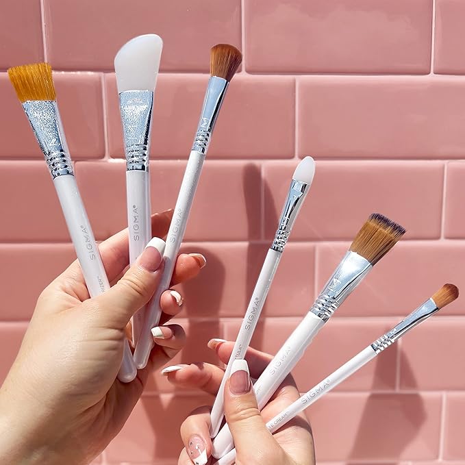 Sigma Beauty S01 Clay/Mud Mask Skincare Brush – Silicone Skincare Tool for Applying Skincare Products to Face and Skin, Face Mask Brush Applicator for Mud and Clay Masks (1 Pc)-Velvo Beauty