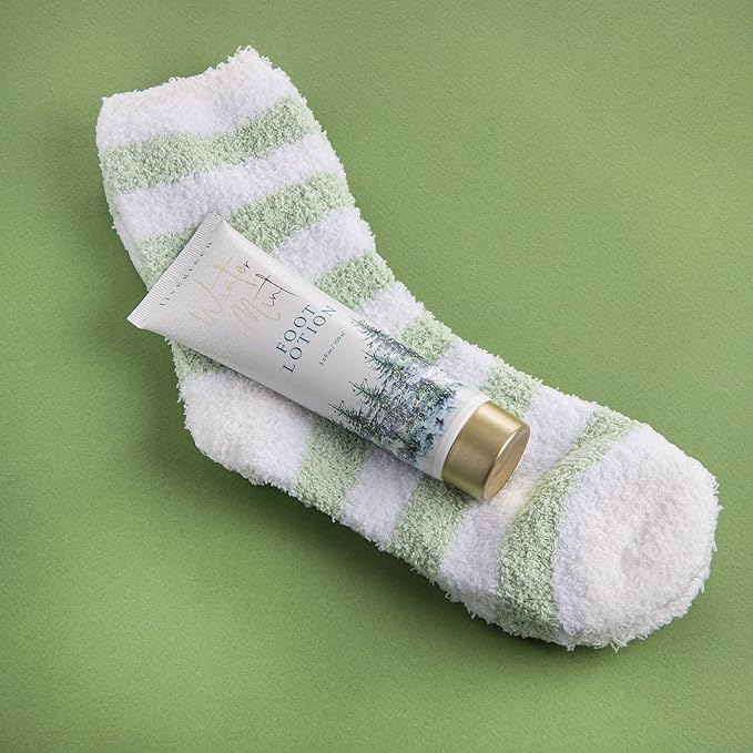 Live Green Bath and Body Set- Foot Spa Set with Fuzzy Socks, Lotion, and Scrub (Winter Mint)-Velvo Beauty
