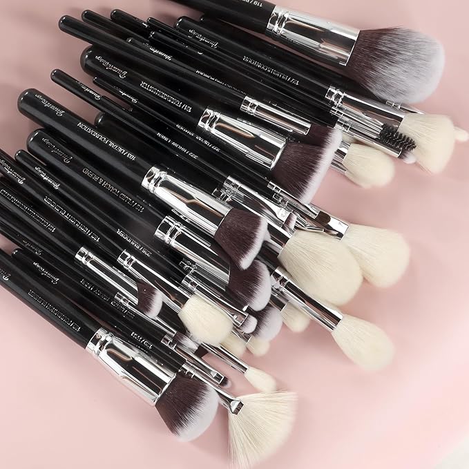 Pro makeup Artist Brushes Set 32Pcs Luxury Goat Hair Horse hair Makeup Brush Set eye and face brushes for every possibility By Bueart Design-Velvo Beauty